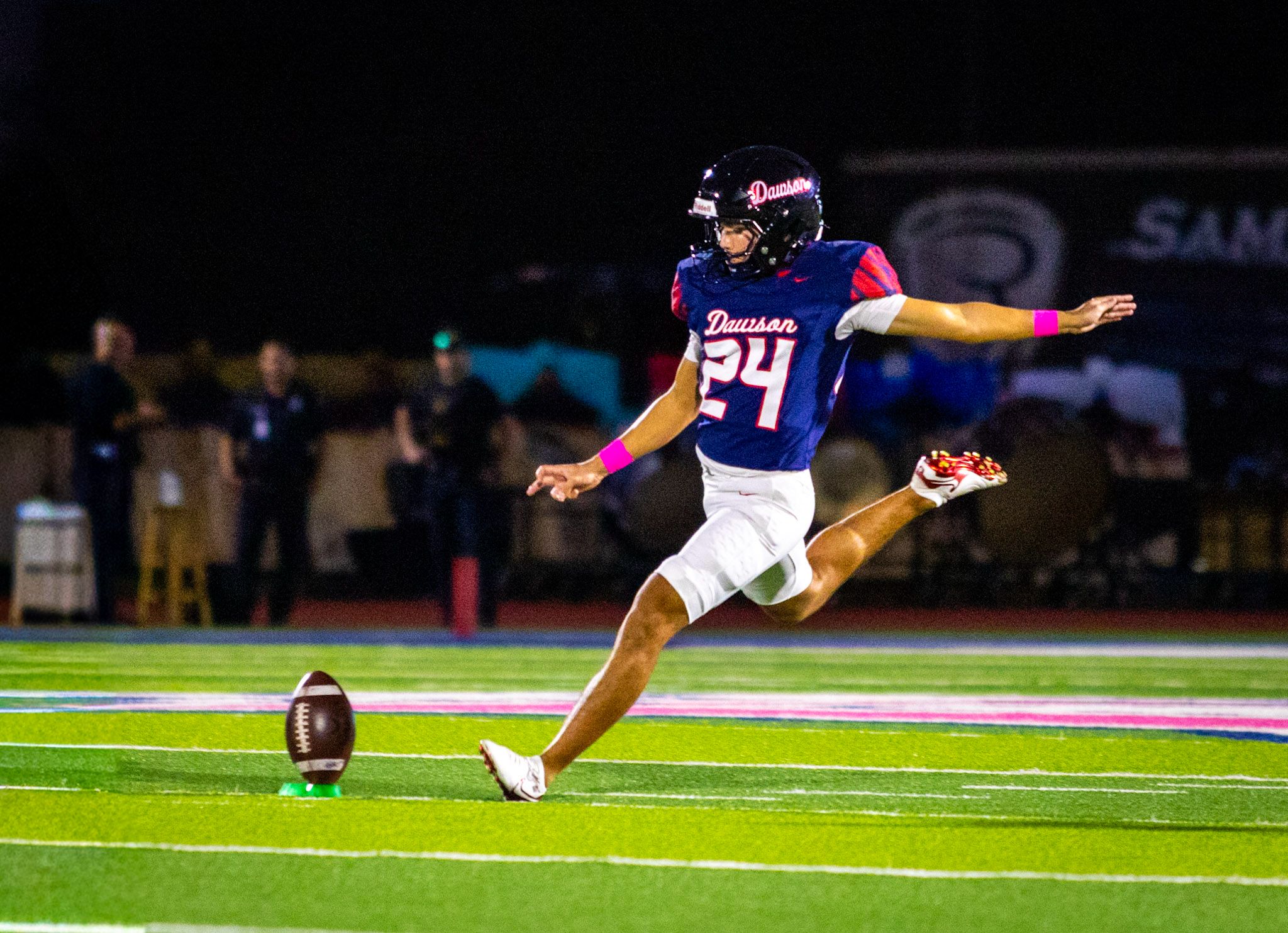 Noah Abela lines up the game-winning field goal vs. Shadow Creek, 2025
